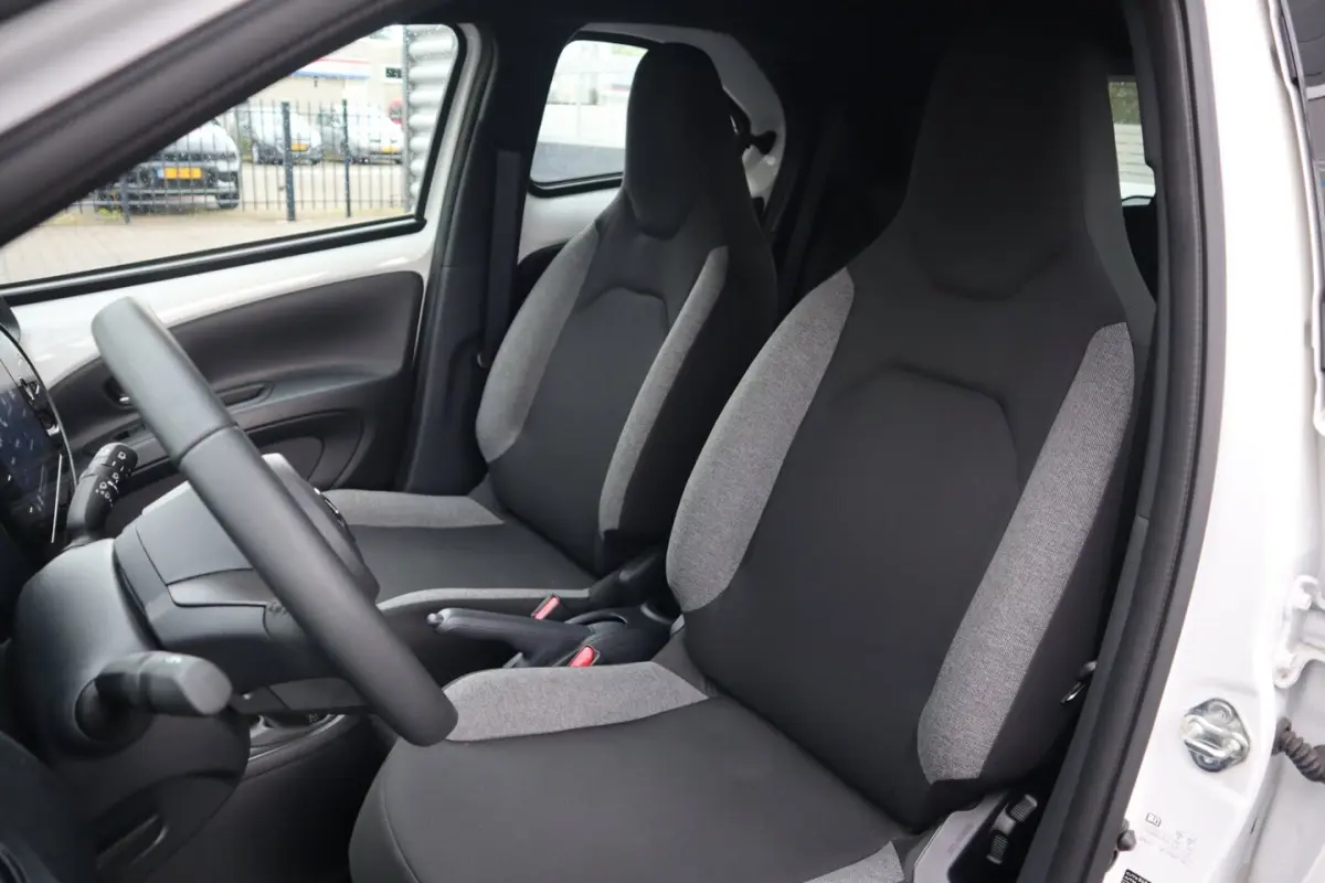1.0 VVT-i MT Play Dealeronderhouden
