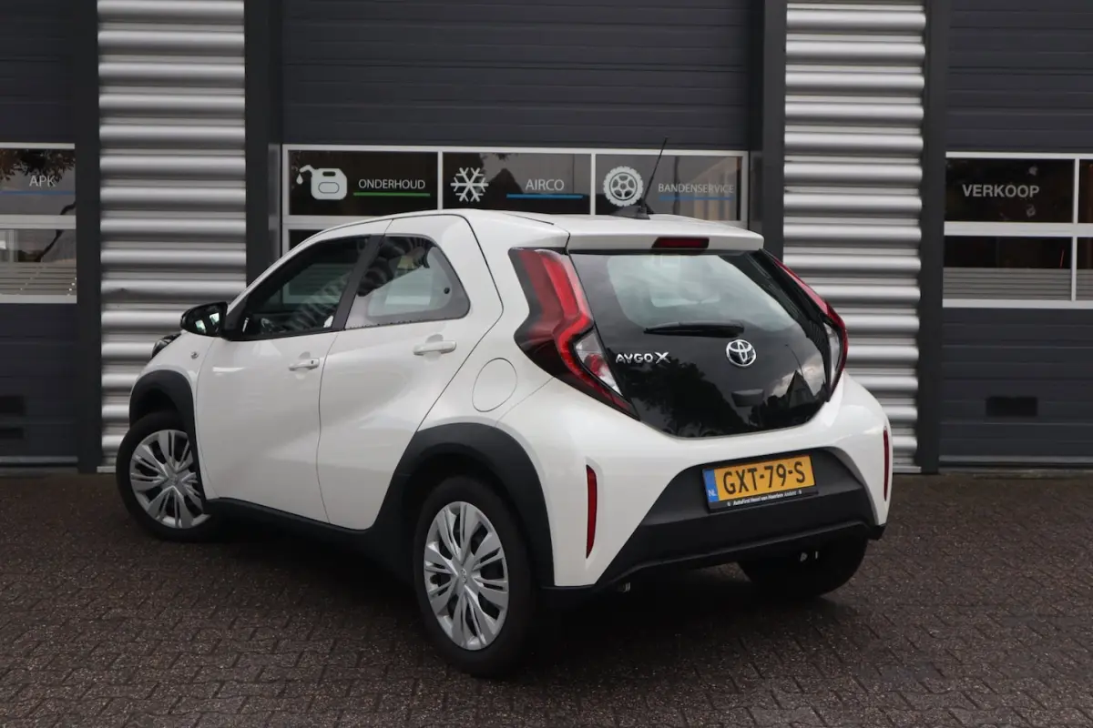 1.0 VVT-i MT Play Dealeronderhouden
