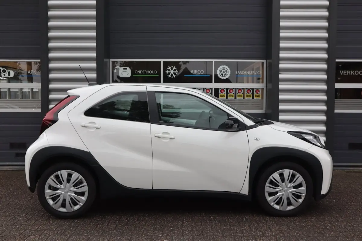 1.0 VVT-i MT Play Dealeronderhouden