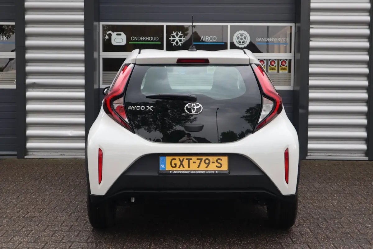 1.0 VVT-i MT Play Dealeronderhouden
