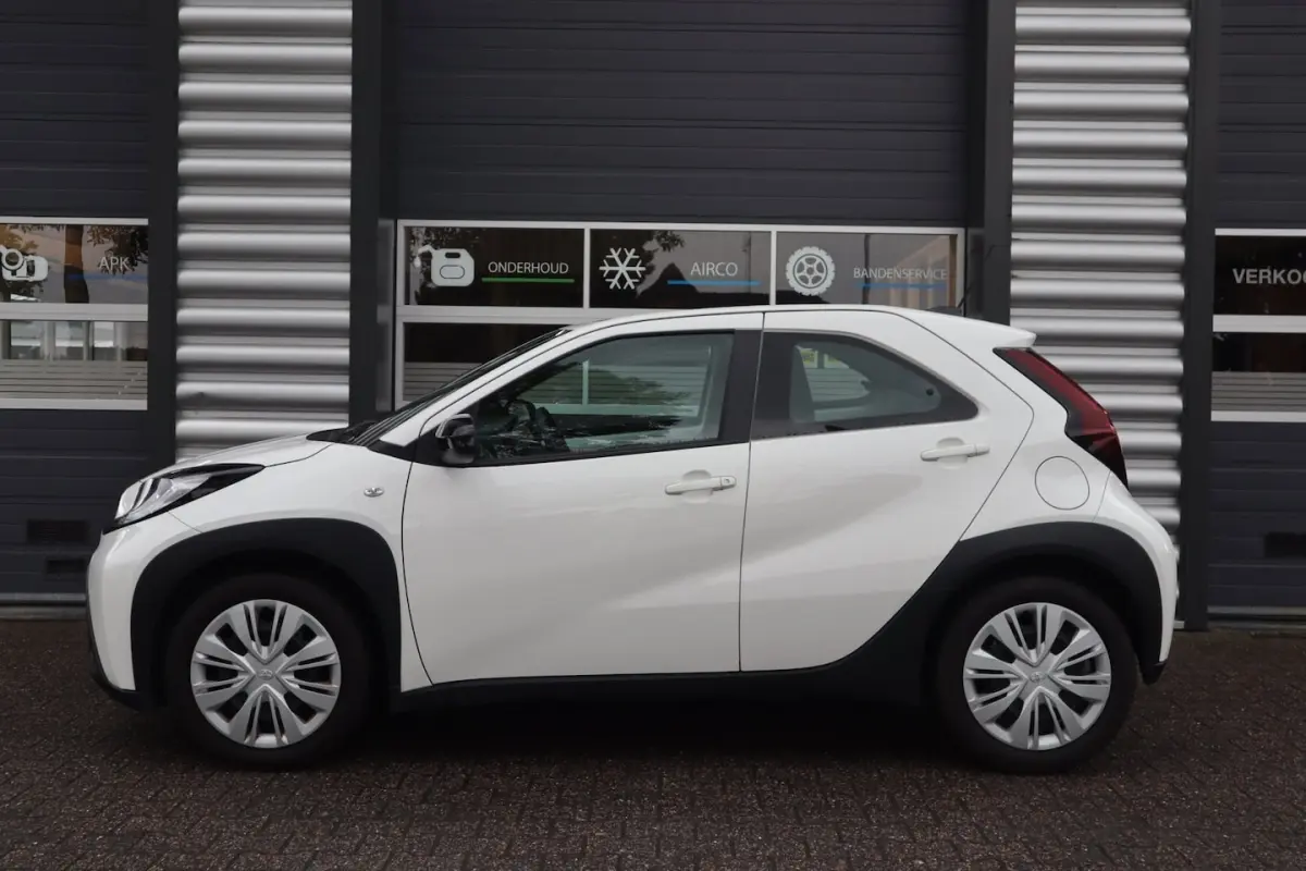 1.0 VVT-i MT Play Dealeronderhouden