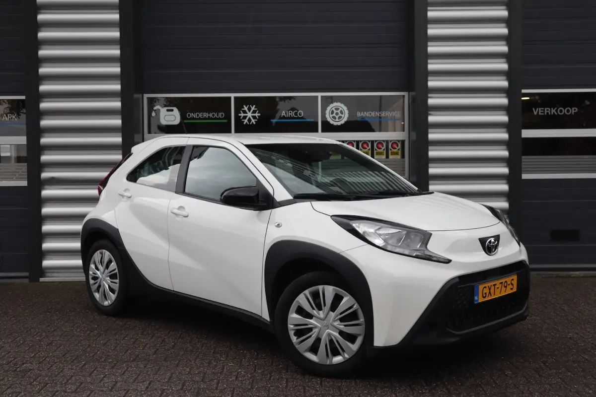 1.0 VVT-i MT Play Dealeronderhouden
