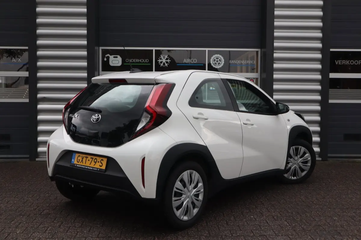 1.0 VVT-i MT Play Dealeronderhouden