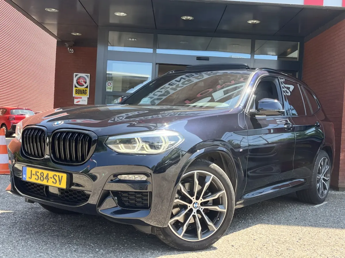 xDrive20i High Executive // NAVI // CAMERA // TREKHAAK // PANO -SCHUIF KANTELDAK // M-PAKK