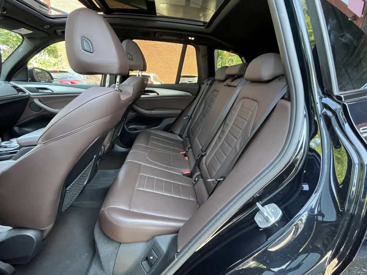 xDrive20i High Executive // NAVI // CAMERA // TREKHAAK // PANO -SCHUIF KANTELDAK // M-PAKK