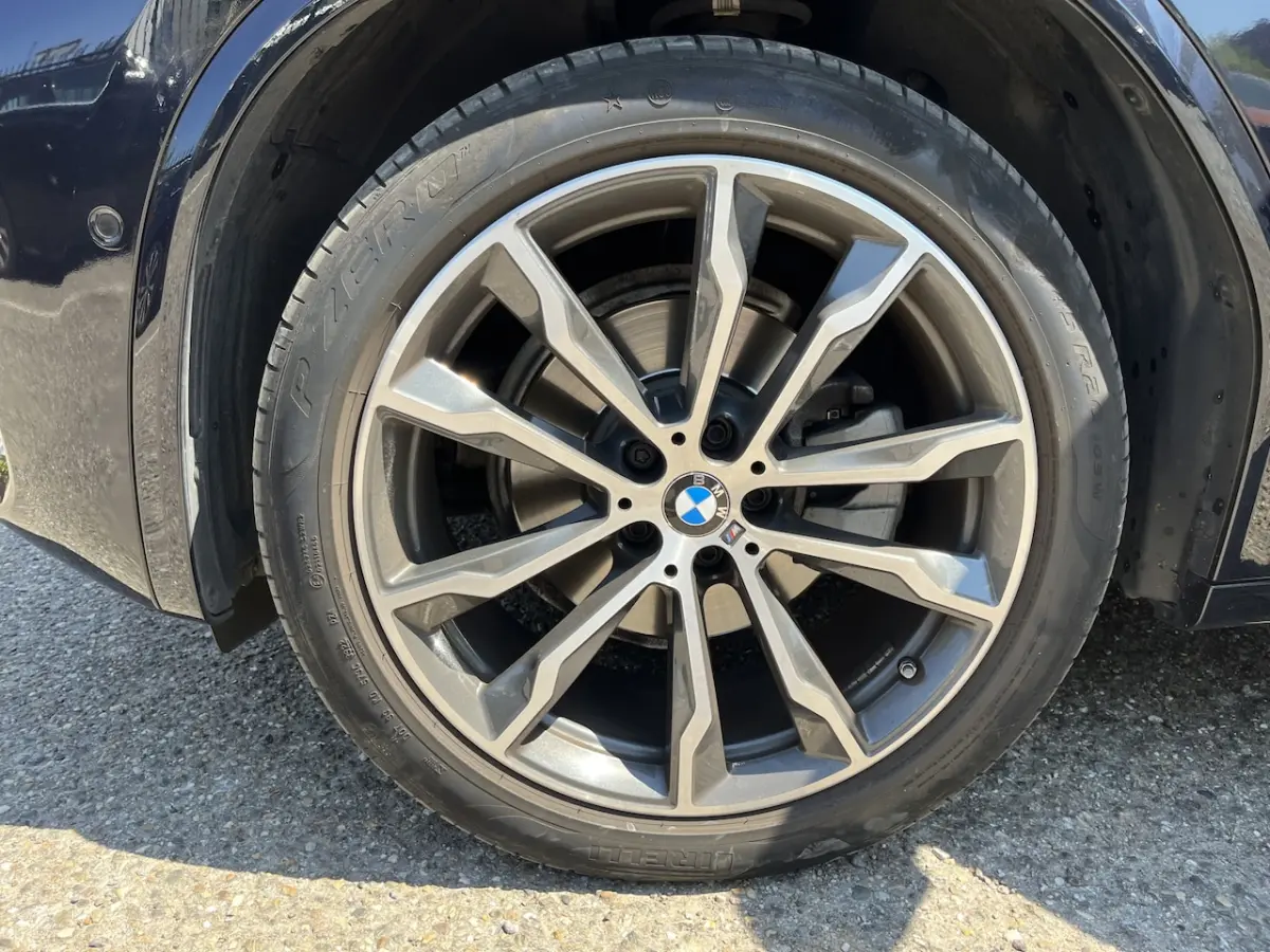 xDrive20i High Executive // NAVI // CAMERA // TREKHAAK // PANO -SCHUIF KANTELDAK // M-PAKK