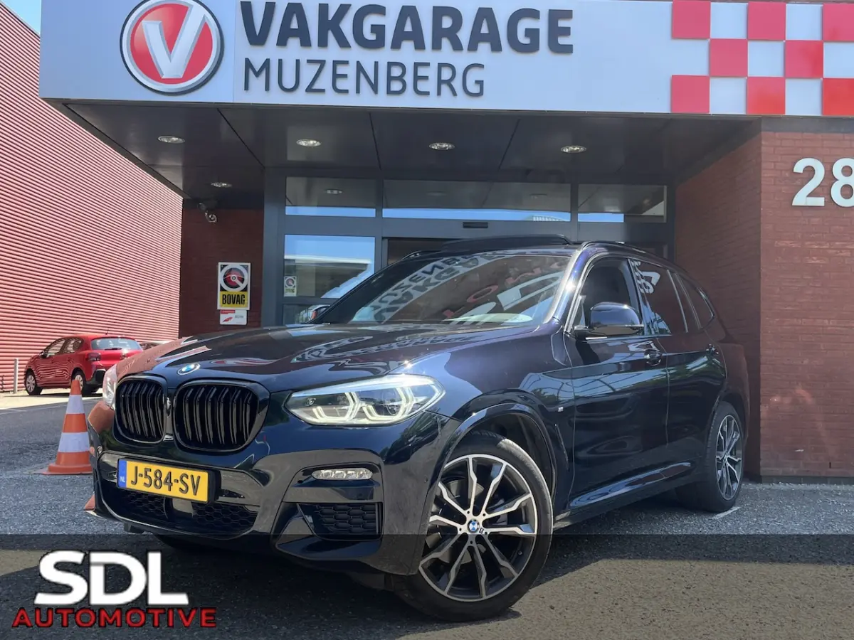 xDrive20i High Executive // NAVI // CAMERA // TREKHAAK // PANO -SCHUIF KANTELDAK // M-PAKK