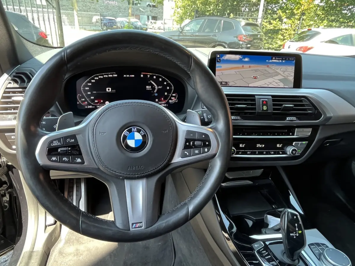 xDrive20i High Executive // NAVI // CAMERA // TREKHAAK // PANO -SCHUIF KANTELDAK // M-PAKK