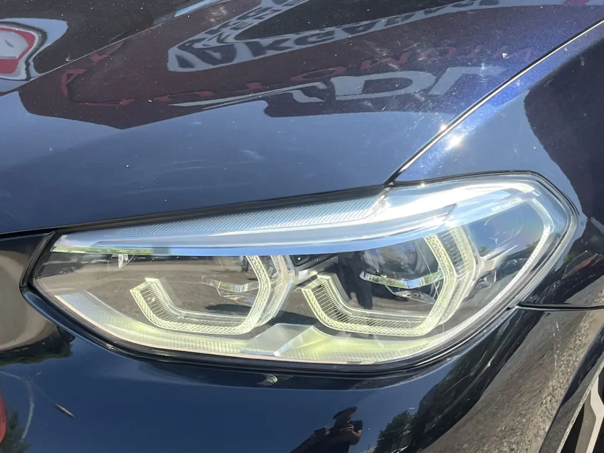 xDrive20i High Executive // NAVI // CAMERA // TREKHAAK // PANO -SCHUIF KANTELDAK // M-PAKK