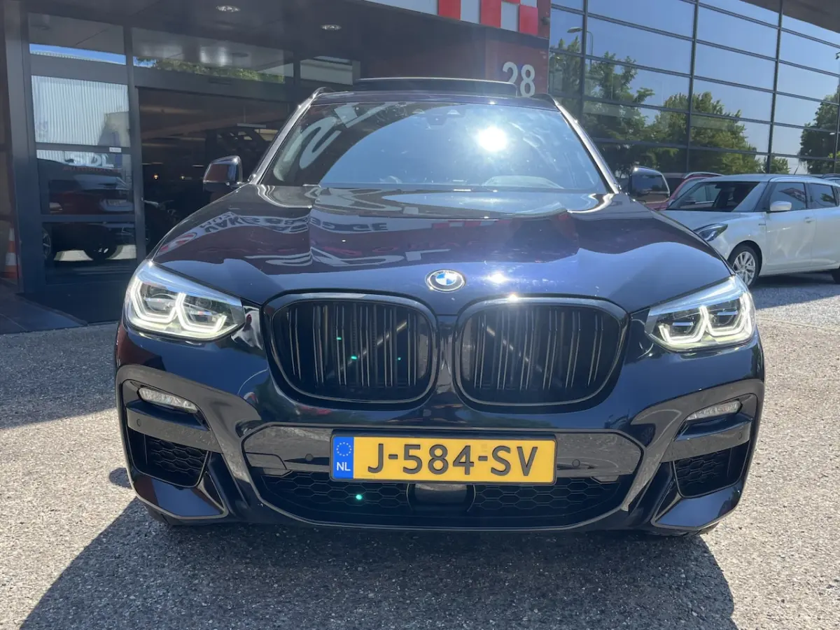 xDrive20i High Executive // NAVI // CAMERA // TREKHAAK // PANO -SCHUIF KANTELDAK // M-PAKK