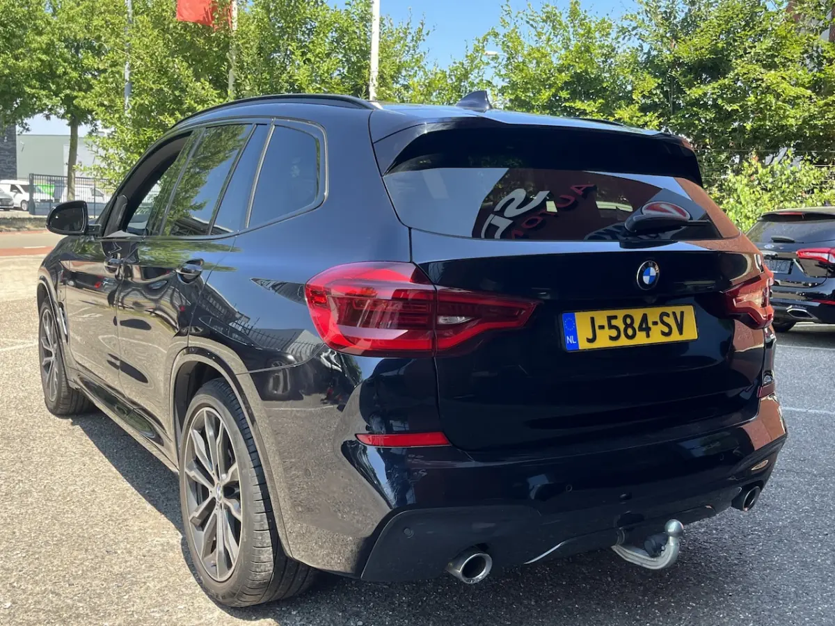 xDrive20i High Executive // NAVI // CAMERA // TREKHAAK // PANO -SCHUIF KANTELDAK // M-PAKK