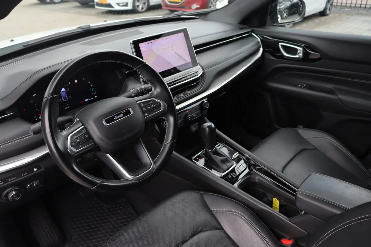 4xe 240 Plug-in Hybrid Electric S | ACC | Camera | Leder |