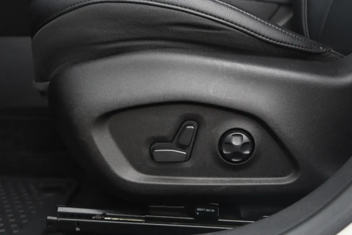 4xe 240 Plug-in Hybrid Electric S | ACC | Camera | Leder |