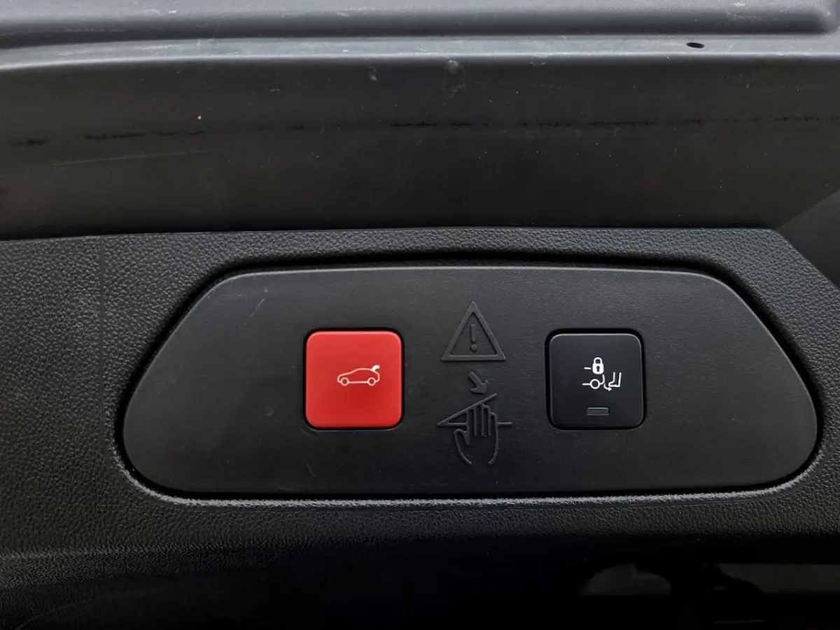 1.6 Turbo Plug-In Hybrid Elegance | Apple Car | Android Auto | Climate | Full Map Navi | E