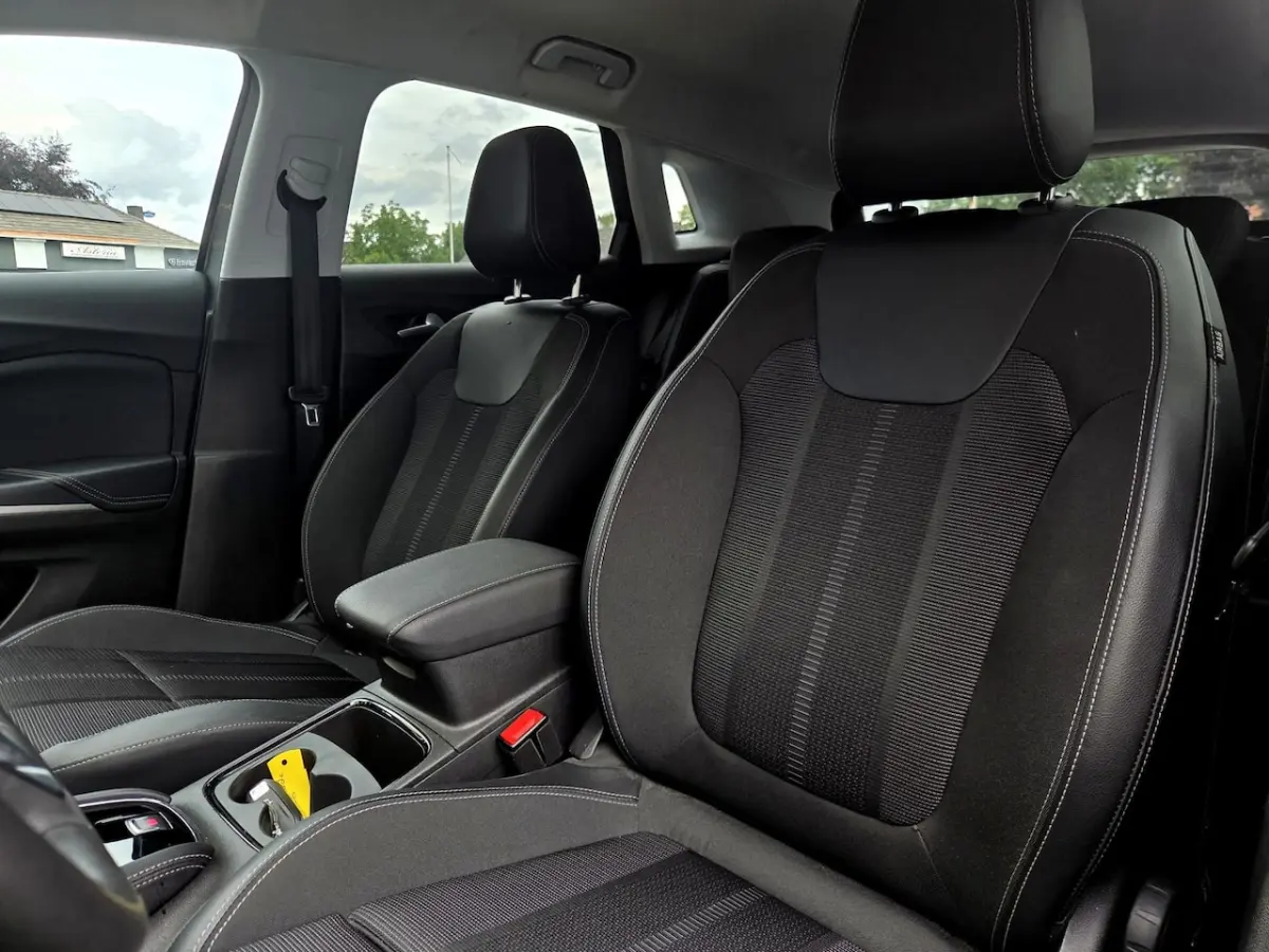1.6 Turbo Plug-In Hybrid Elegance | Apple Car | Android Auto | Climate | Full Map Navi | E