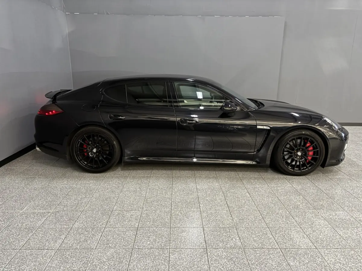 4.8 Turbo Sportchrono|Bose|Leder