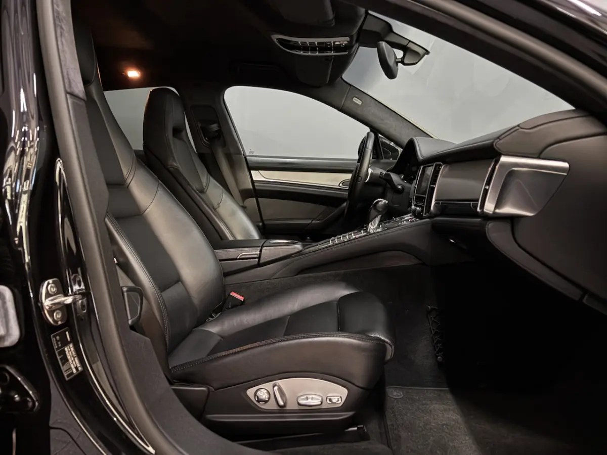 4.8 Turbo Sportchrono|Bose|Leder