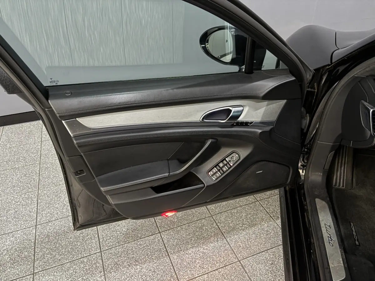 4.8 Turbo Sportchrono|Bose|Leder