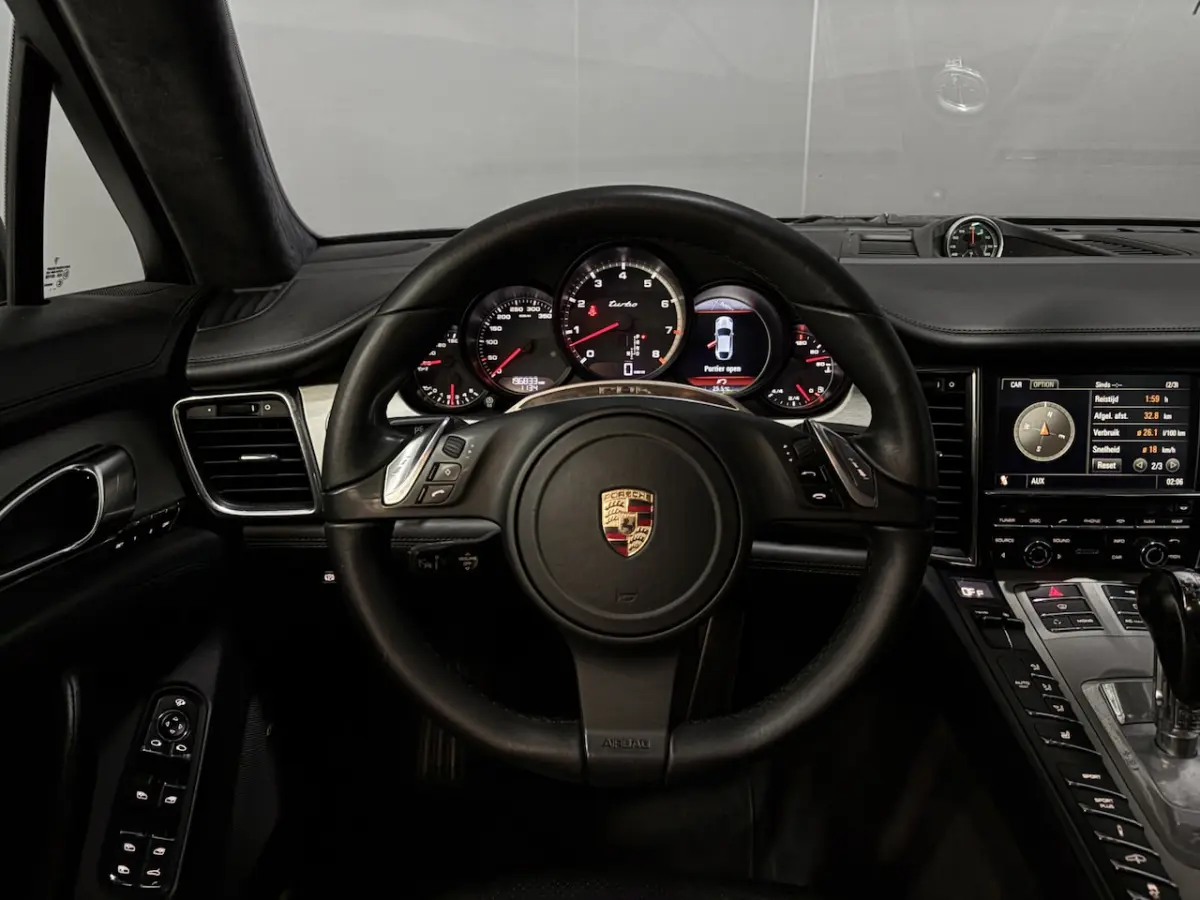 4.8 Turbo Sportchrono|Bose|Leder