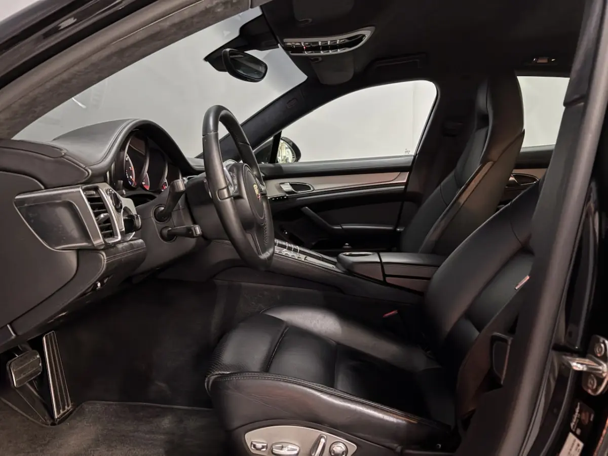 4.8 Turbo Sportchrono|Bose|Leder