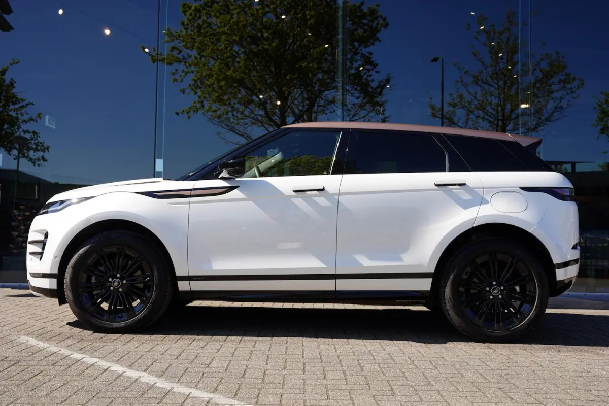 P 270 E AWD Autobiography GERESERVEERD