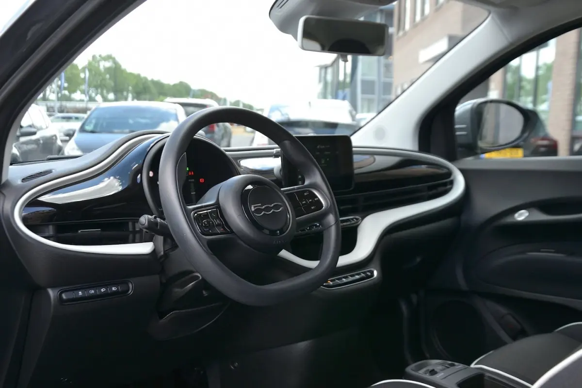 Action 24 kWh | Carplay | Draadloze telefoonlader | SOH 95% | BTW