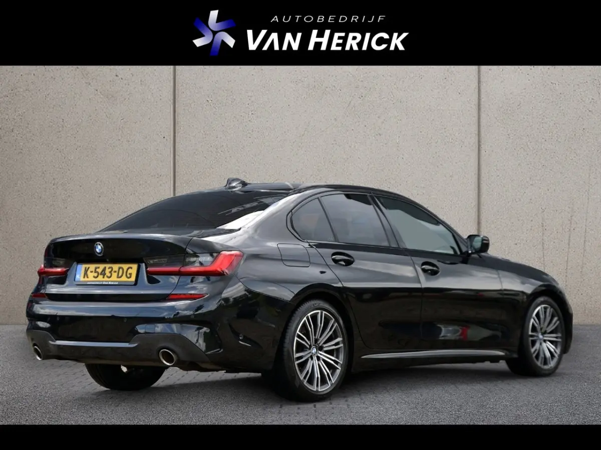 318i M-Sport Automaat | Shadow Line | Achteruitrijcamera | HiFi Audio