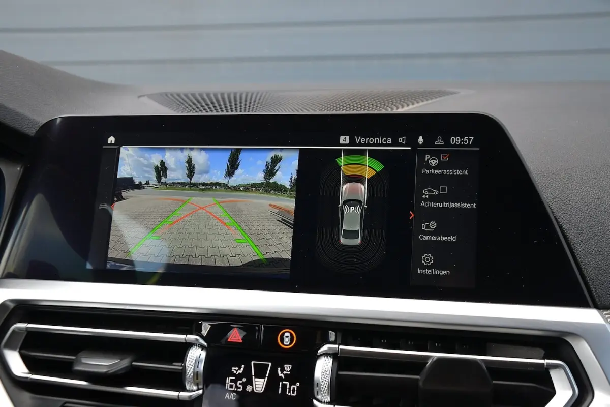 318i M-Sport Automaat | Shadow Line | Achteruitrijcamera | HiFi Audio