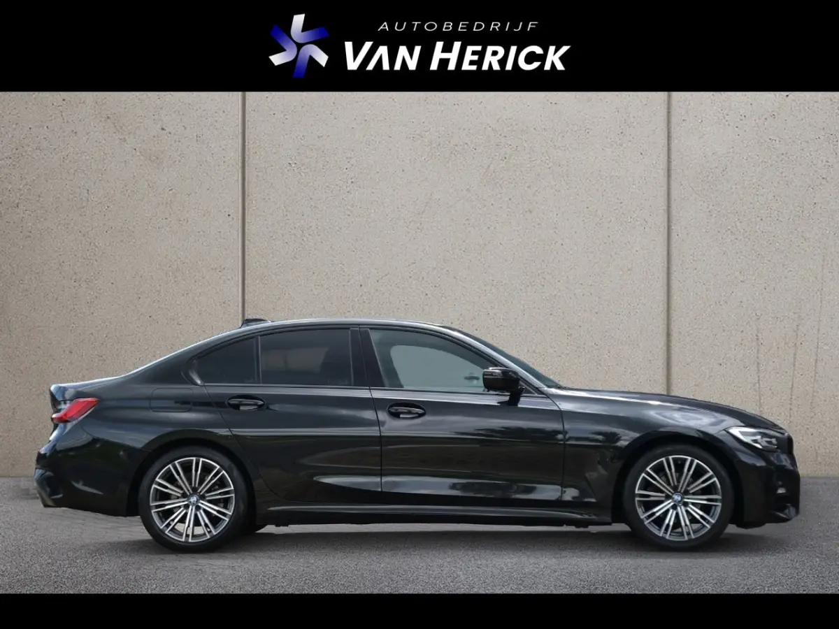 318i M-Sport Automaat | Shadow Line | Achteruitrijcamera | HiFi Audio