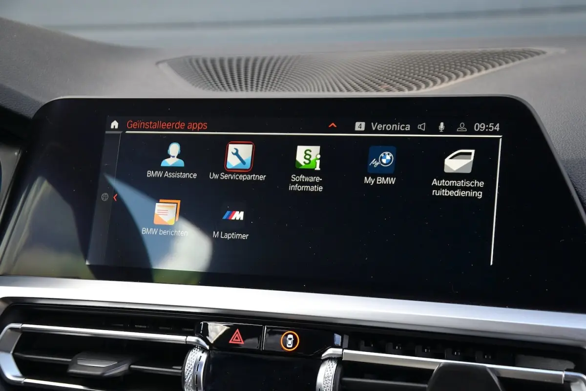 318i M-Sport Automaat | Shadow Line | Achteruitrijcamera | HiFi Audio