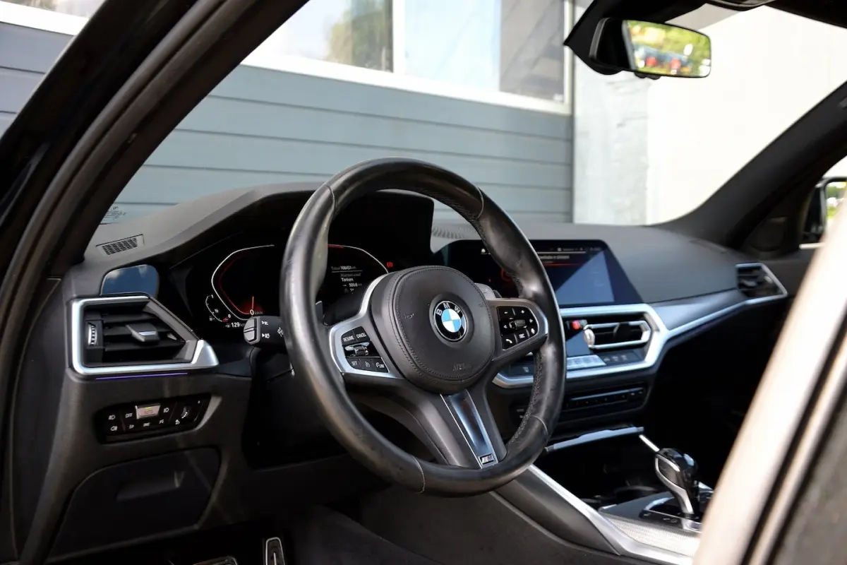 318i M-Sport Automaat | Shadow Line | Achteruitrijcamera | HiFi Audio