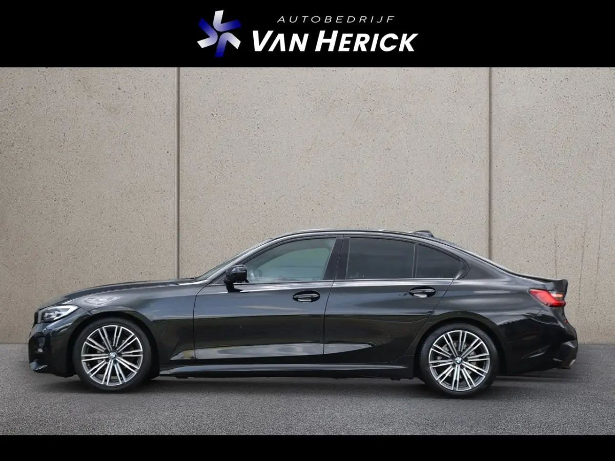 318i M-Sport Automaat | Shadow Line | Achteruitrijcamera | HiFi Audio