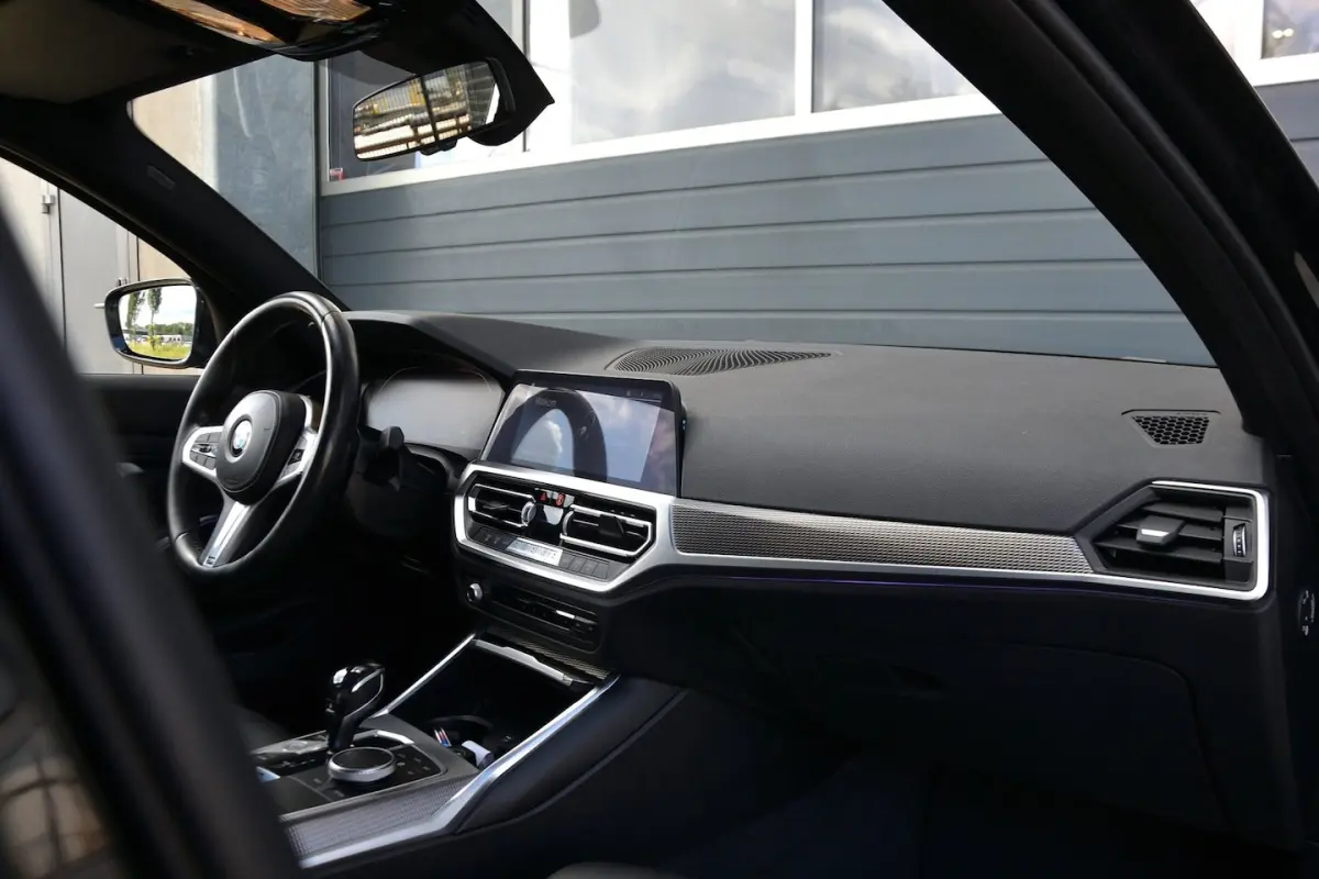 318i M-Sport Automaat | Shadow Line | Achteruitrijcamera | HiFi Audio