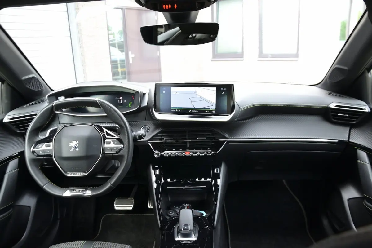 1.2 PureTech GT-line 100PK Automaat | Navigatie | Achteruitrijcamera | Side Assist