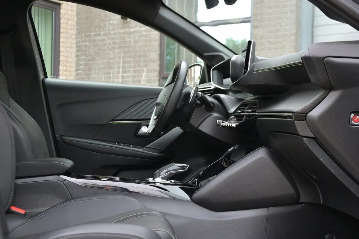 1.2 PureTech GT-line 100PK Automaat | Navigatie | Achteruitrijcamera | Side Assist