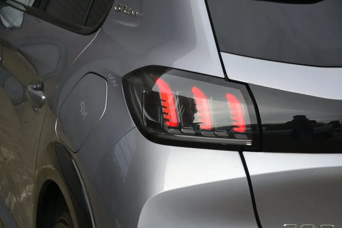 1.2 PureTech GT-line 100PK Automaat | Navigatie | Achteruitrijcamera | Side Assist