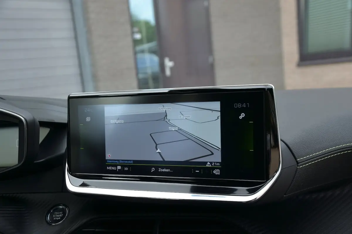 1.2 PureTech GT-line 100PK Automaat | Navigatie | Achteruitrijcamera | Side Assist