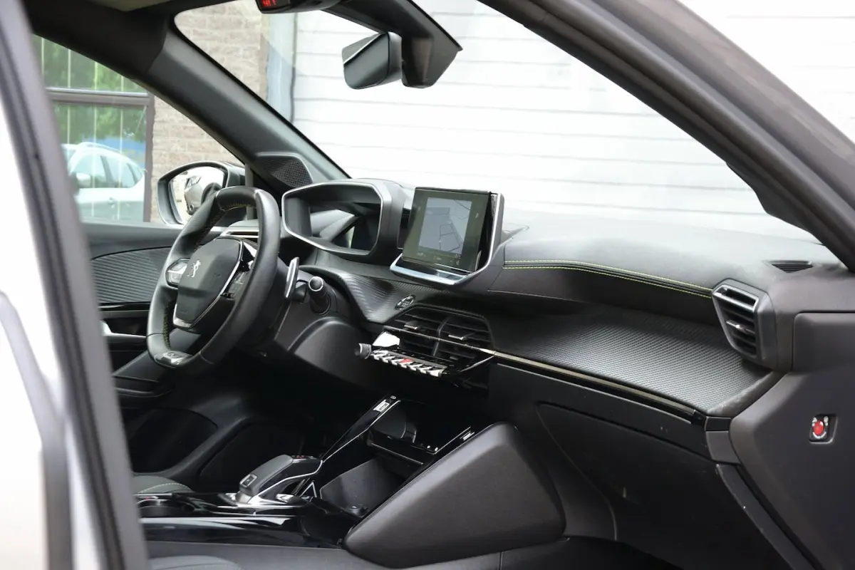 1.2 PureTech GT-line 100PK Automaat | Navigatie | Achteruitrijcamera | Side Assist