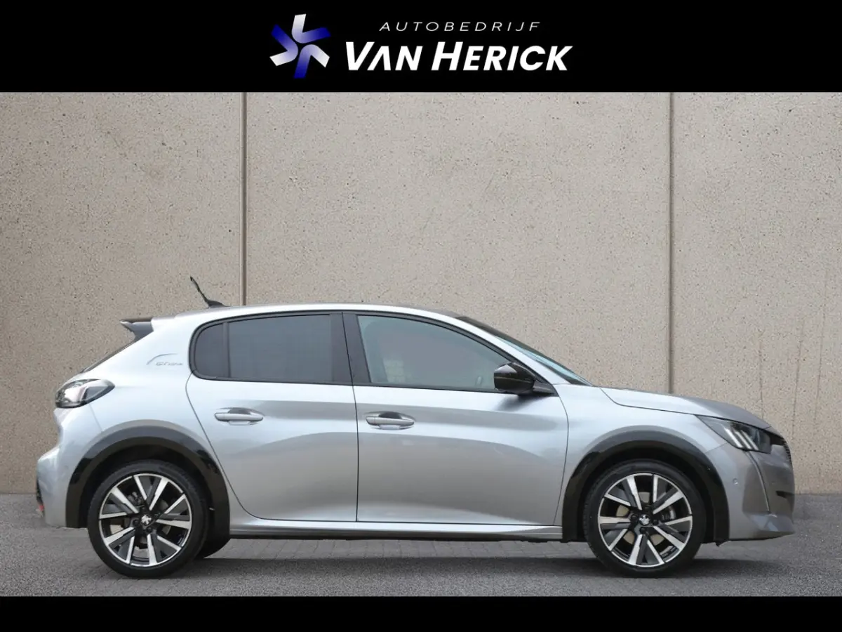 1.2 PureTech GT-line 100PK Automaat | Navigatie | Achteruitrijcamera | Side Assist