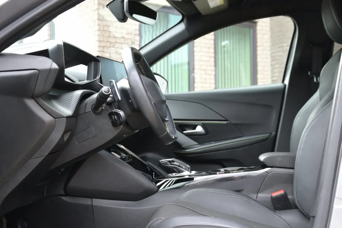 1.2 PureTech GT-line 100PK Automaat | Navigatie | Achteruitrijcamera | Side Assist