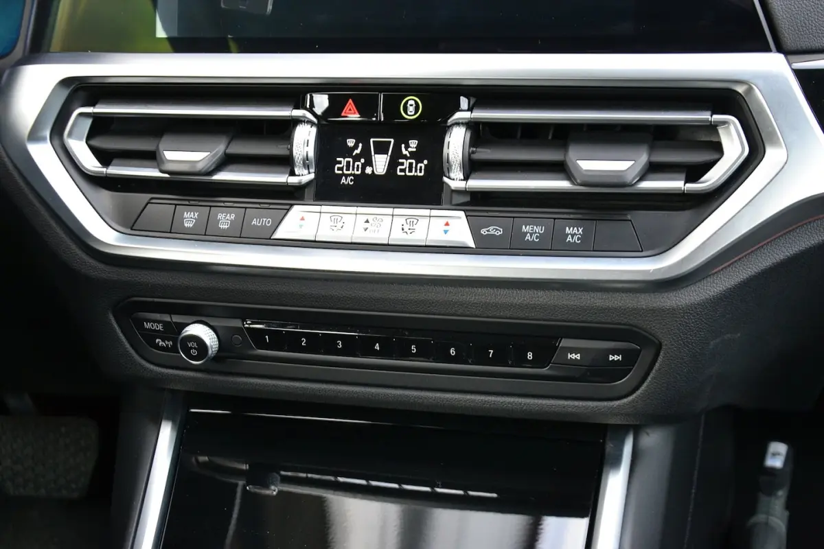 318i Sportline Automaat | Navigatie | Sportstoelen | Live Cockpit