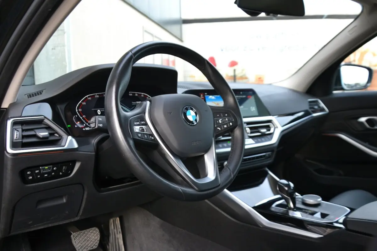 318i Sportline Automaat | Navigatie | Sportstoelen | Live Cockpit