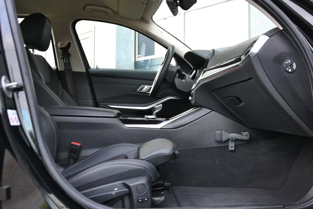 318i Sportline Automaat | Navigatie | Sportstoelen | Live Cockpit