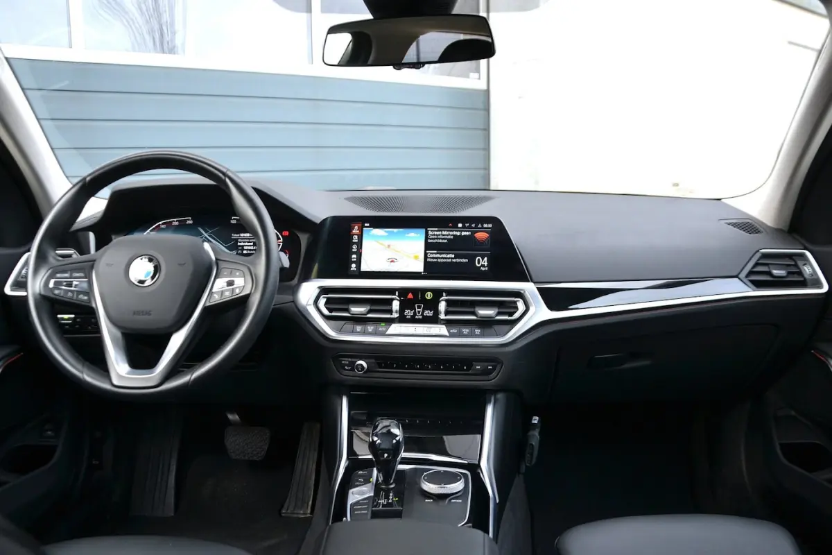 318i Sportline Automaat | Navigatie | Sportstoelen | Live Cockpit