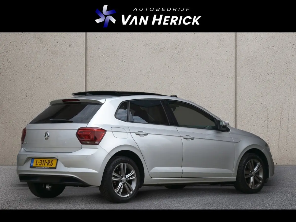 1.0 TSI Highline Business R-Line Automaat | Panoramadak | Navigatie | LED Koplampen