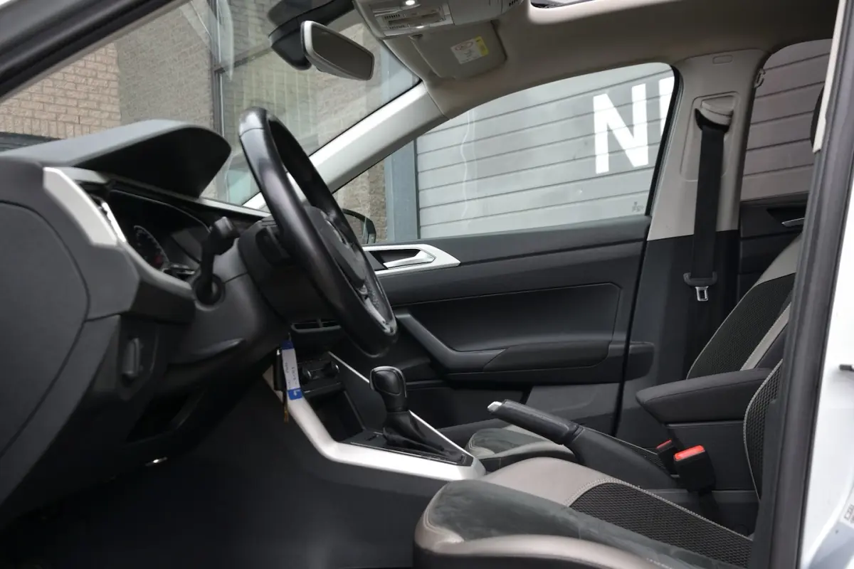 1.0 TSI Highline Business R-Line Automaat | Panoramadak | Navigatie | LED Koplampen