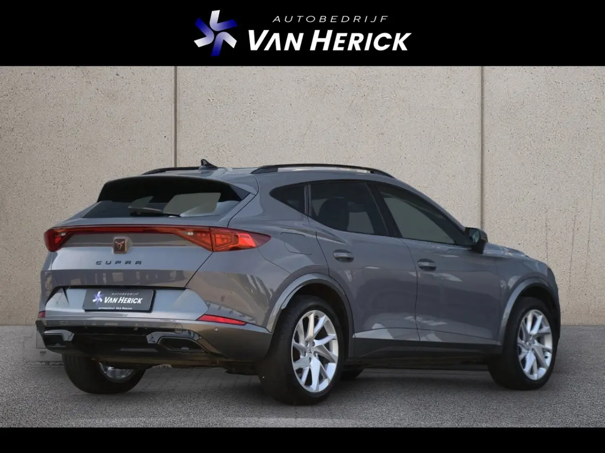 1.4 e-Hybrid Business | Achteruitrijcamera | Stoelverwarming | Ambient Light | Full Link
