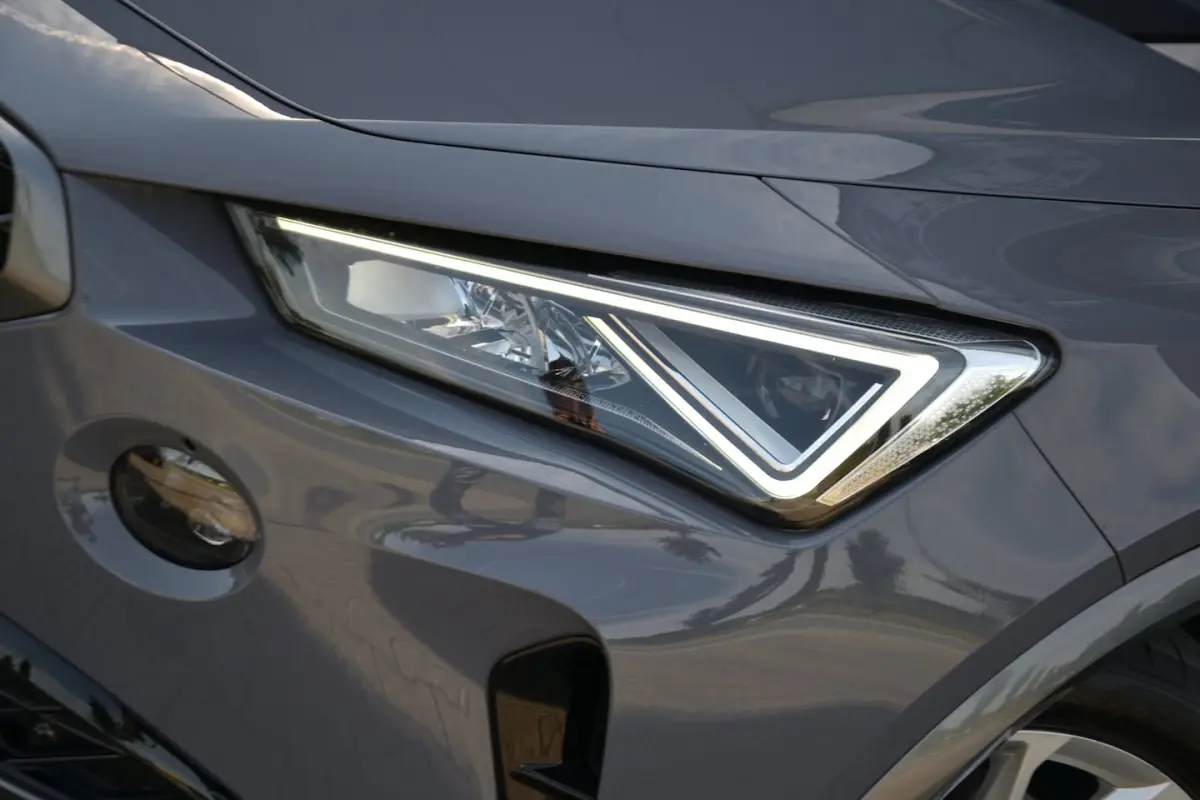 1.4 e-Hybrid Business | Achteruitrijcamera | Stoelverwarming | Ambient Light | Full Link