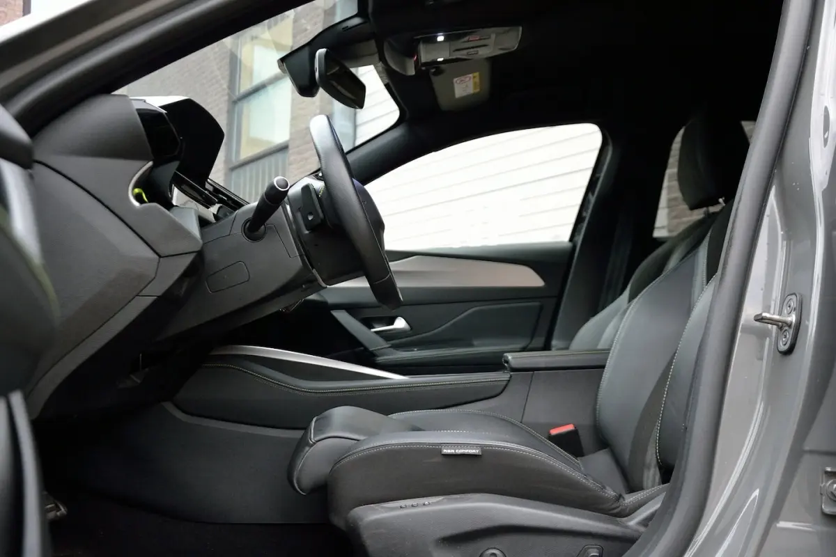 1.2 PureTech GT 130PK Automaat | Navigatie | ACC | Winterpakket | Memory