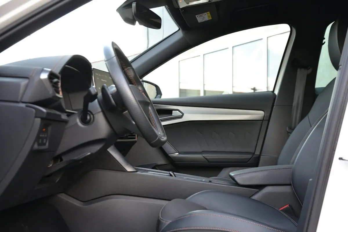1.4 e-Hybrid Adrenaline | Achteruitrijcamera | Stoelverwarming | Sfeerverlichting | Navi